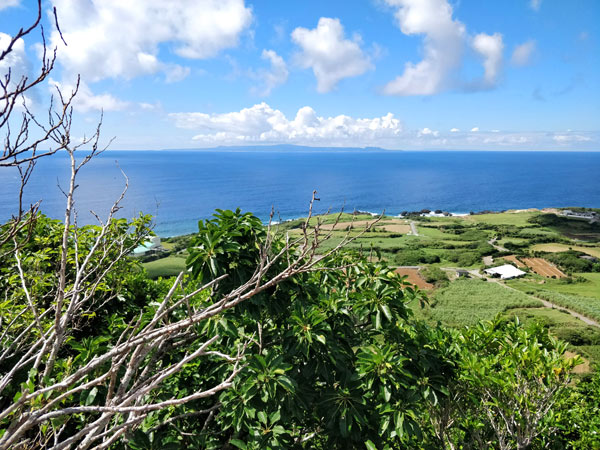 与論城跡から眺める沖縄本島