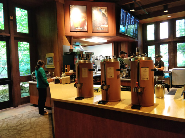 コーヒーコーナー(ピーツコーヒー & ティー)の店内