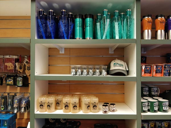 グレイシャーポイント スナックスタンド & ギフトショップ(Glacier Point Snack Stand & Gift Shop