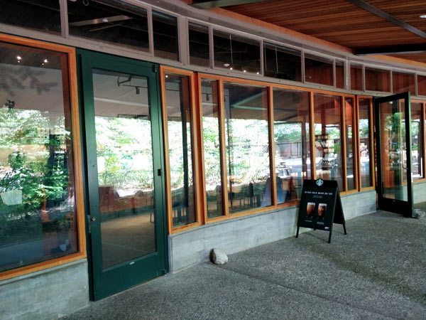 ヨセミテバレーロッジにあるスターバックス ヨセミテ(Starbucks Yosemite)